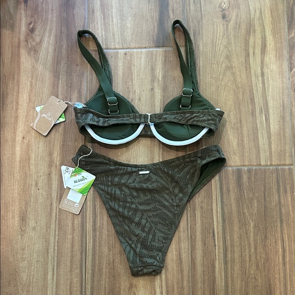 Berlook | Crochet Underwire Bikini | Medium | NWT - Picture 3 of 11
